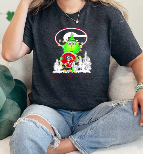 The Grinch Hug Georgia Bulldogs Helmet Christmas  Classic Womens T-shirt