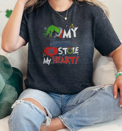 Grinch Hand My New York Yankees Stole My Heart Christmas 2024  Classic Womens T-shirt