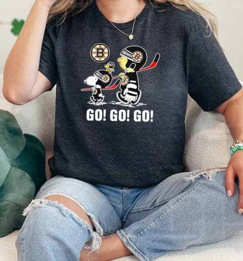 Snoopy and Charlie Brown Boston Bruins Hockey go go go  Classic Womens T-shirt