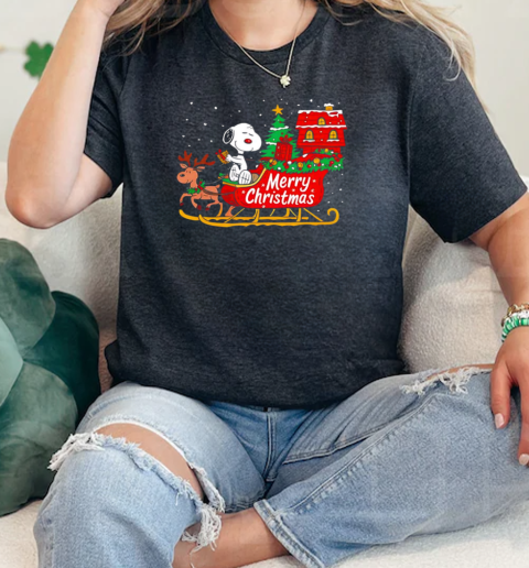 Snoopy sleigh Merry Christmas  Classic Womens T-shirt