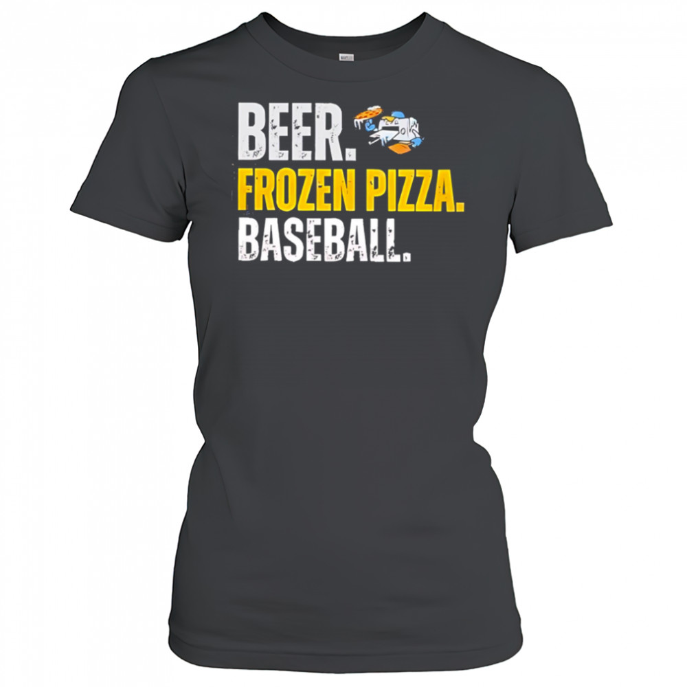 Chill brews game night and comfort shirt Women's T-shirt