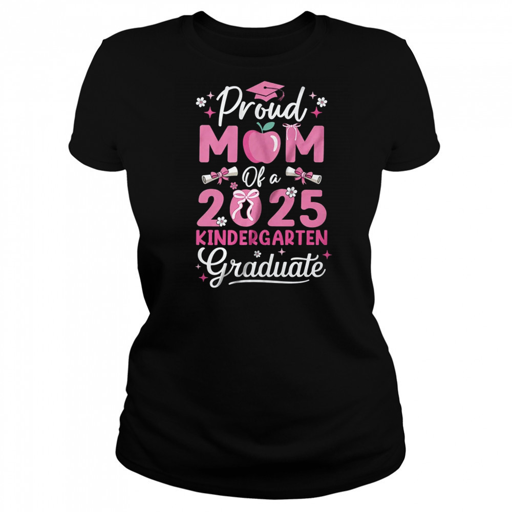 Proud Mom Of 2025 Kindergarten Graduate Mothers Day shirt Women's T-shirt