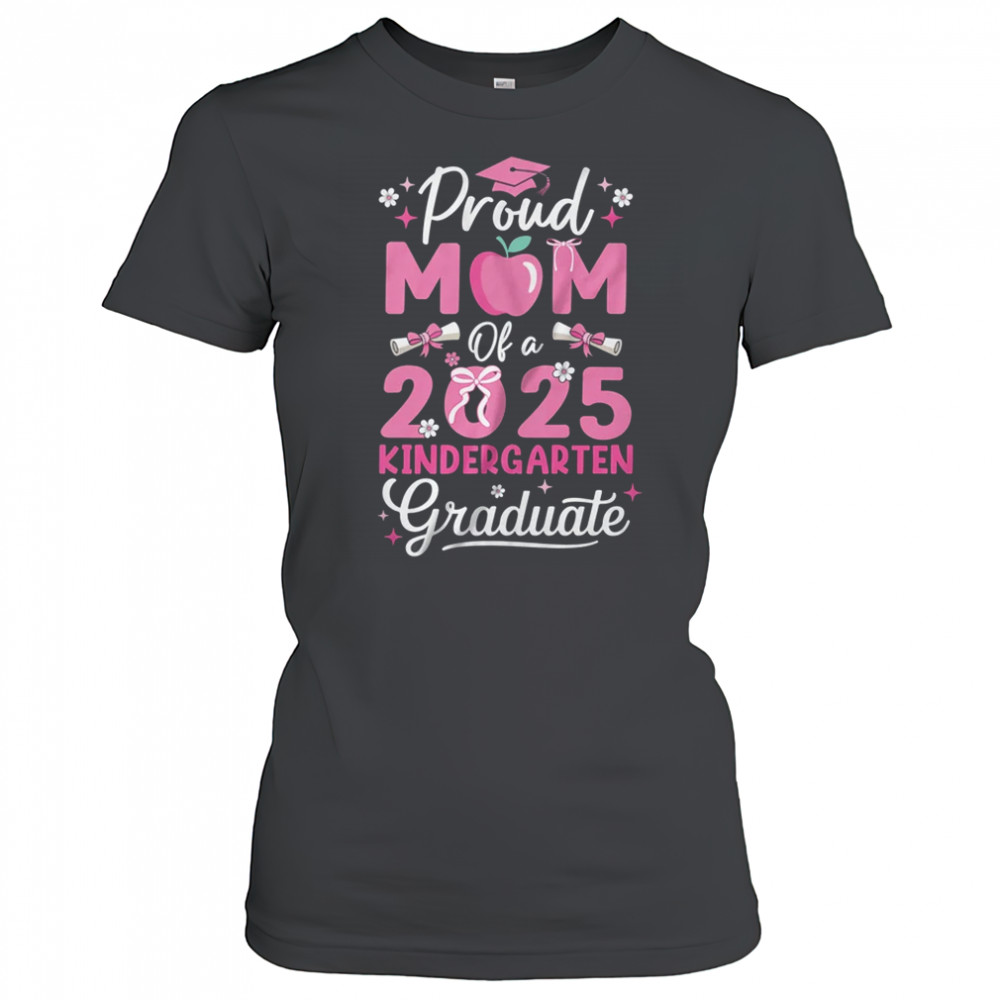 Proud Mom Of 2025 Kindergarten Graduate Mothers Day shirt Women's T-shirt