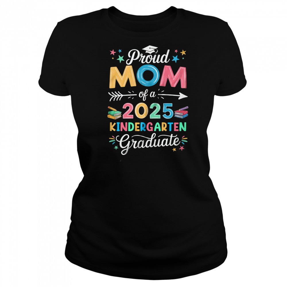 Proud Mom Of A Class Of 2025 Kindergarten Graduate shirt Women's T-shirt