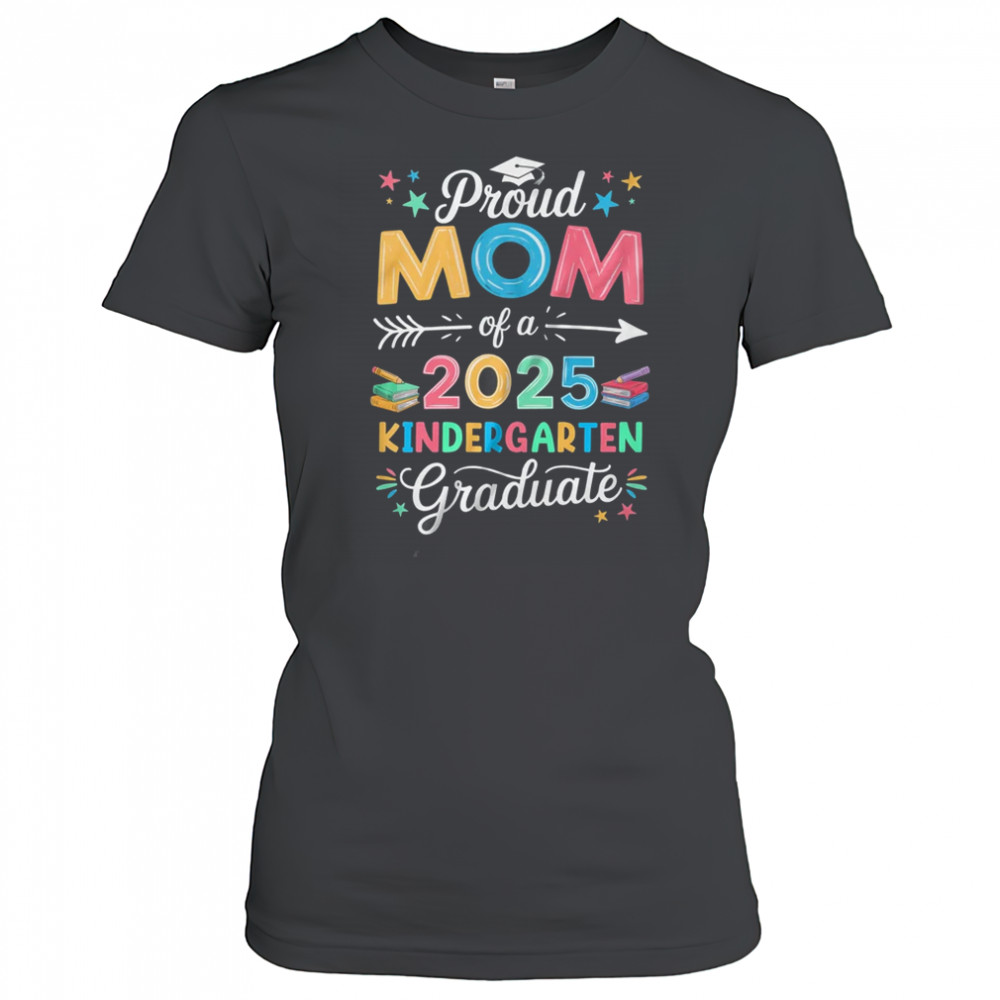 Proud Mom Of A Class Of 2025 Kindergarten Graduate shirt Women's T-shirt