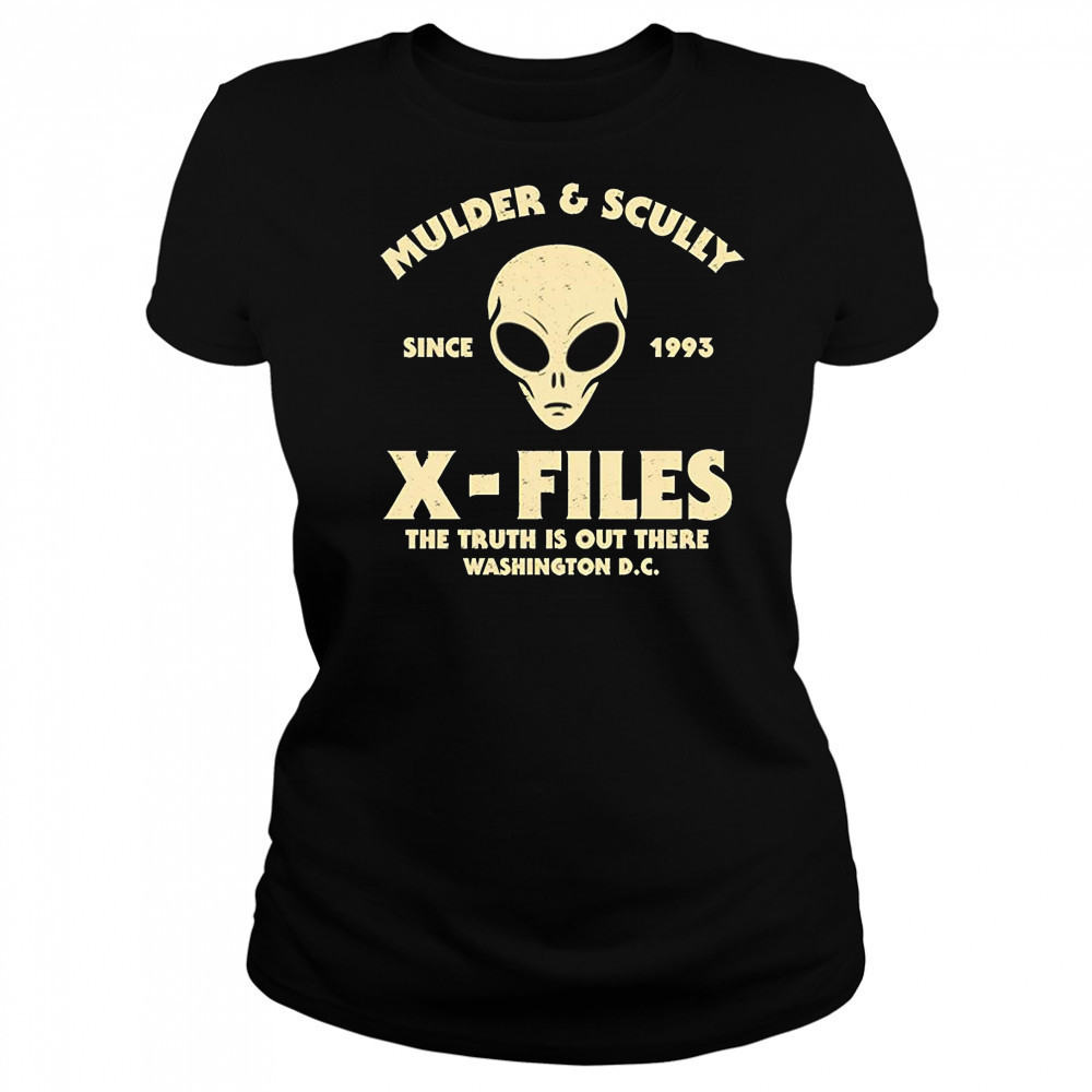 Mulder and Scully x-files the truth is out there shirt Women's T-shirt
