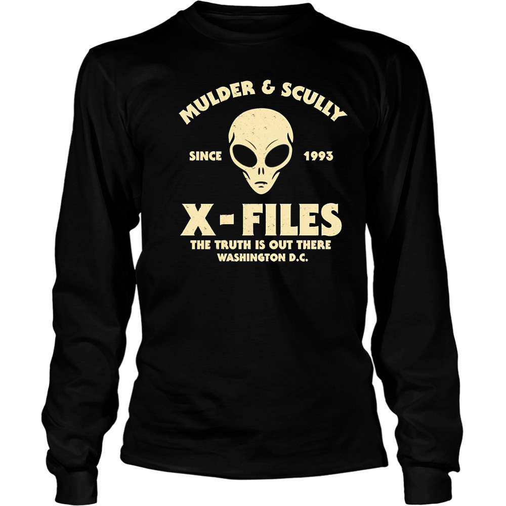 Mulder and Scully x-files the truth is out there shirt Long Sleeved