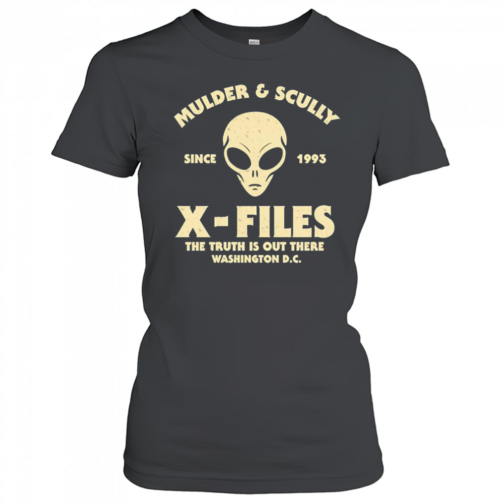 Mulder and Scully x-files the truth is out there shirt Women's T-shirt