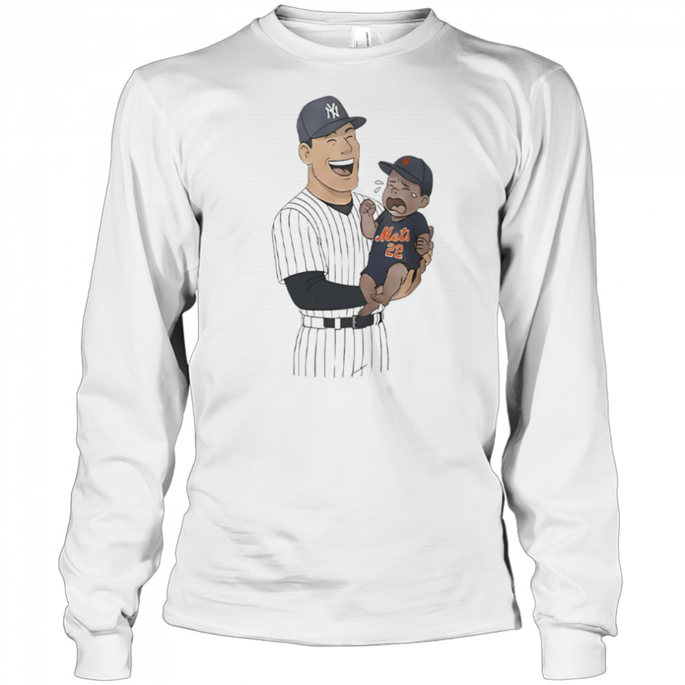 Yankees holding crying Mets baby shirt Long Sleeved