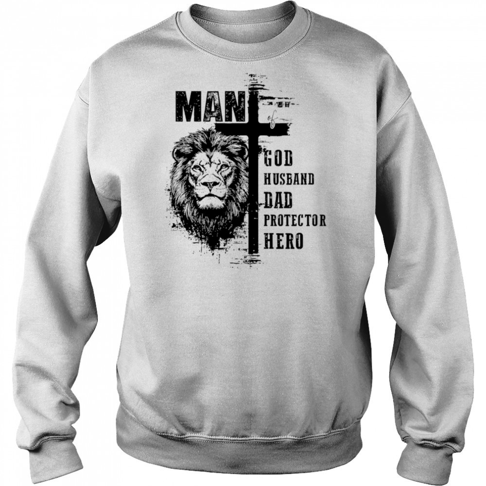 Christian Dad Man Of God Lion Cross shirt Hoodie