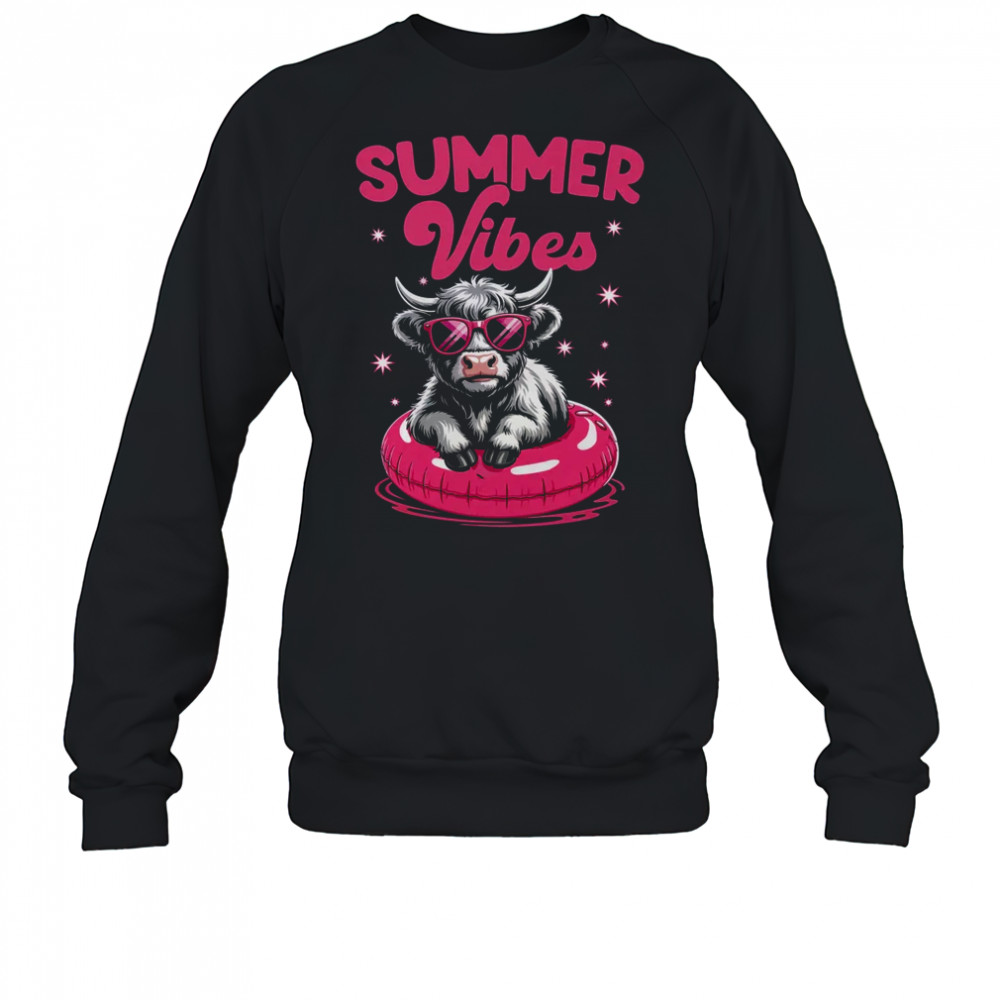 Hello Summer Vibes Highland Cow Funny Beach Vacation shirt Sweatshirt