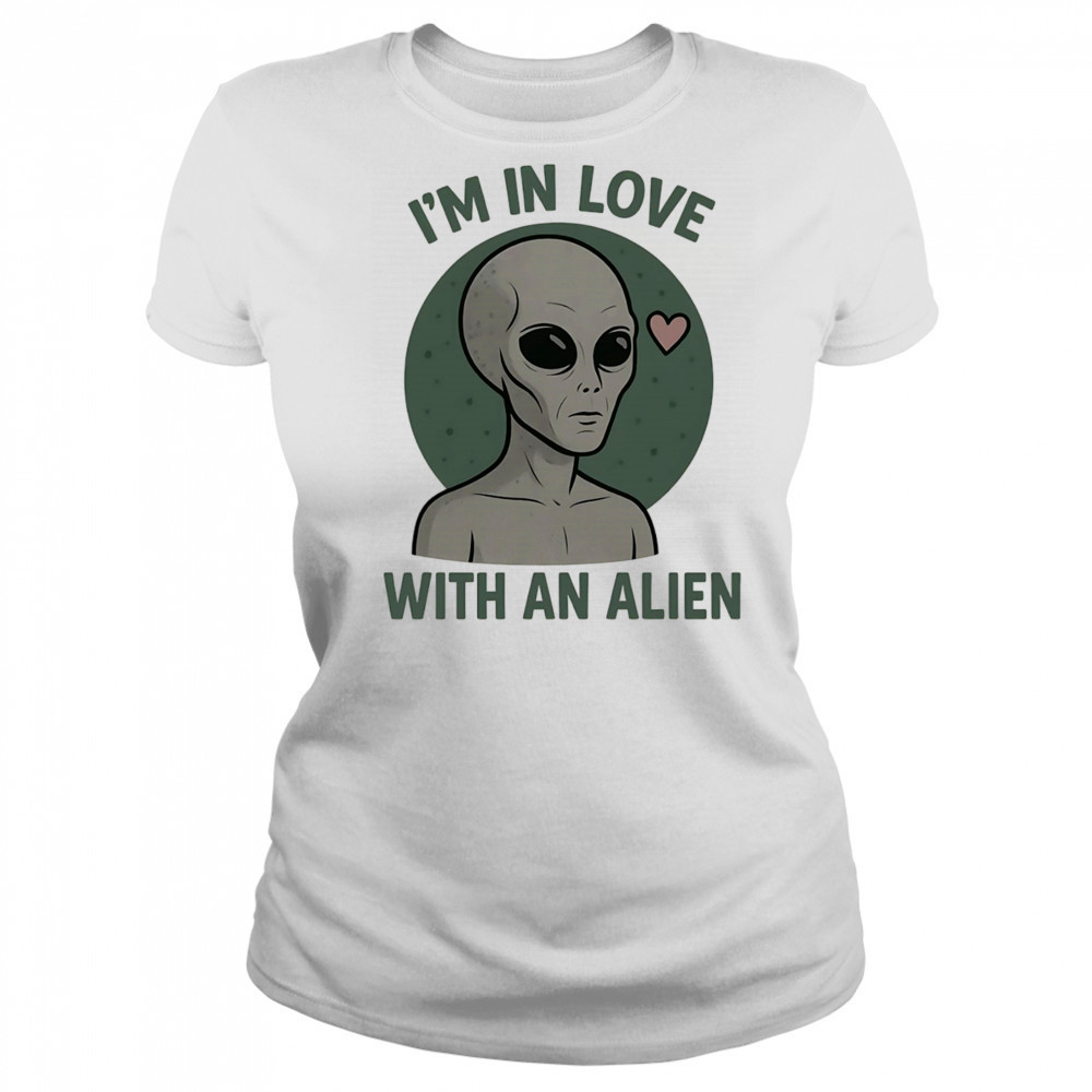 I’m in love with an alien shirt Women's T-shirt