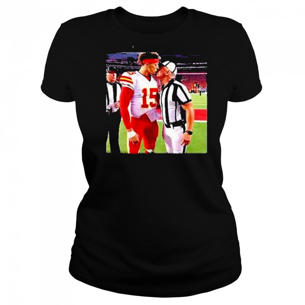Patrick Mahomes Kissing Nfl Referee Shirt Women's T-shirt
