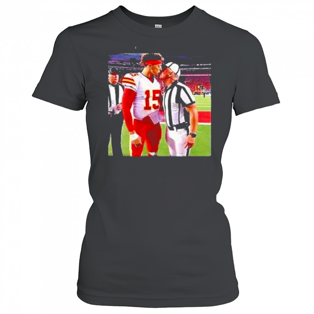 Patrick Mahomes Kissing Nfl Referee Shirt Women's T-shirt