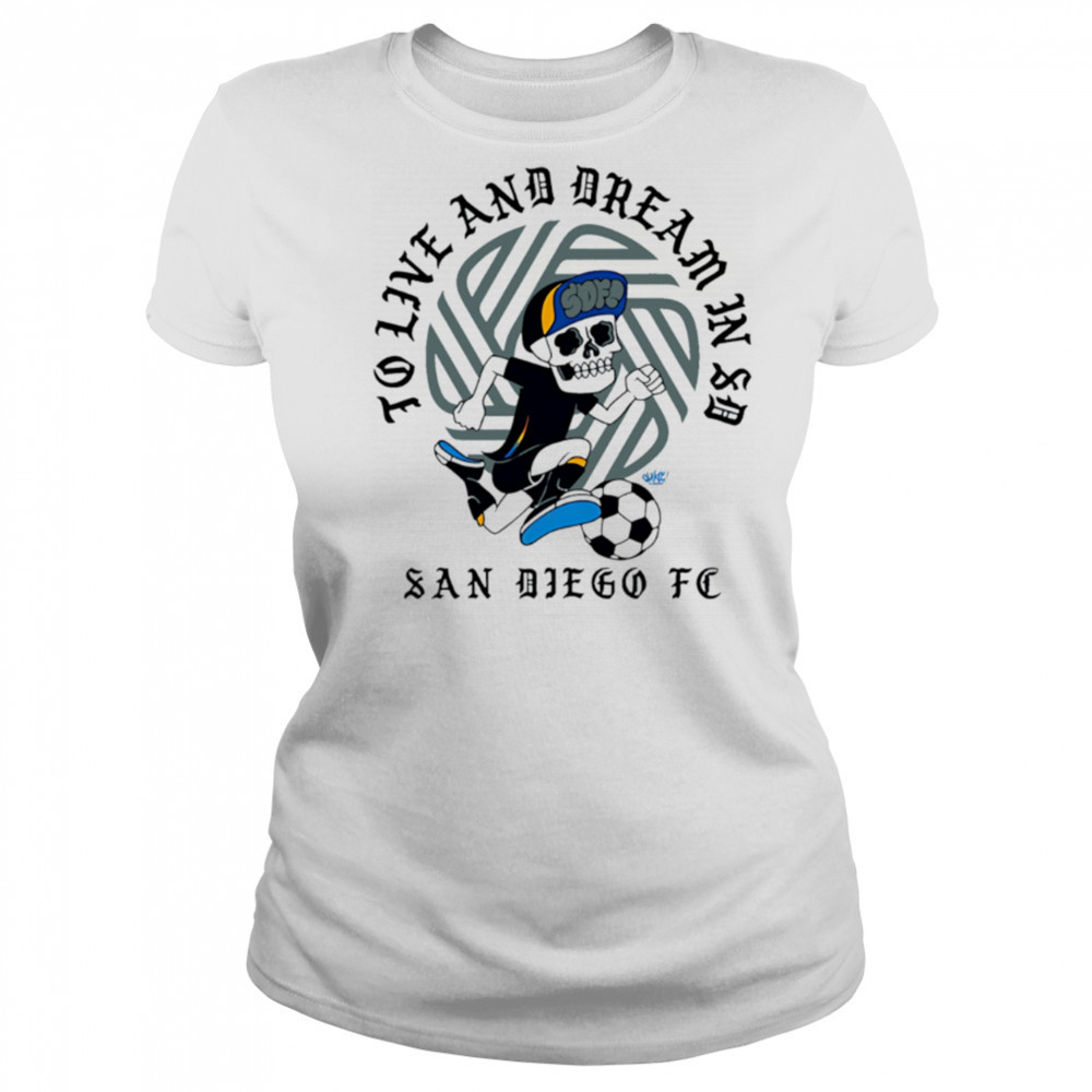 Chikle peace collective to live and dream in sd shirt Women's T-shirt