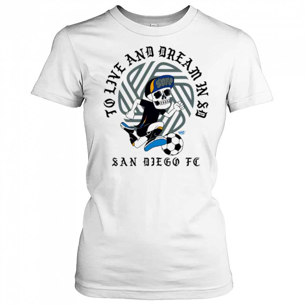 Chikle peace collective to live and dream in sd shirt Women's T-shirt