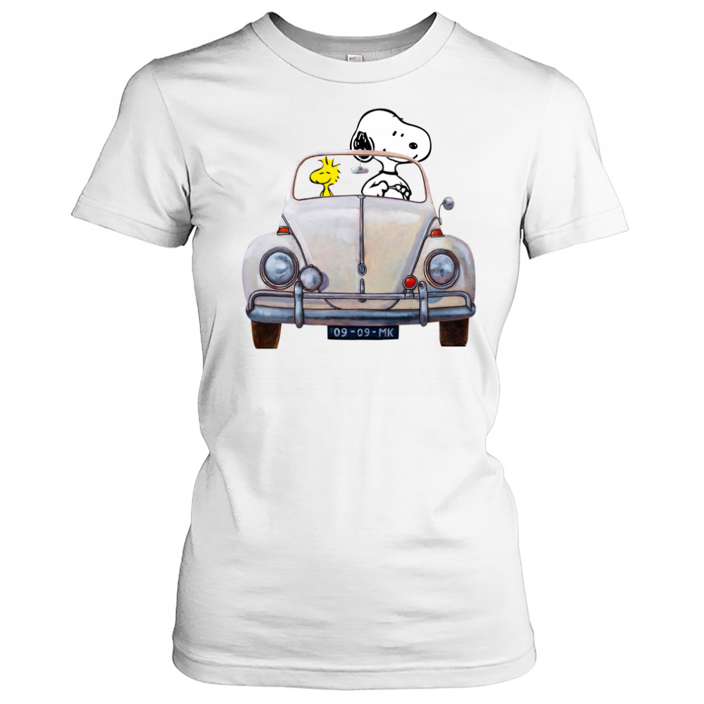 Snoopy And Woodstock Driving Volkswagen Beetle shirt Women's T-shirt