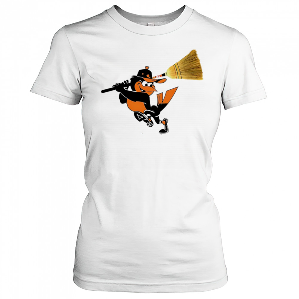 Baltimore Orioles mascot hold a broom shirt Women's T-shirt