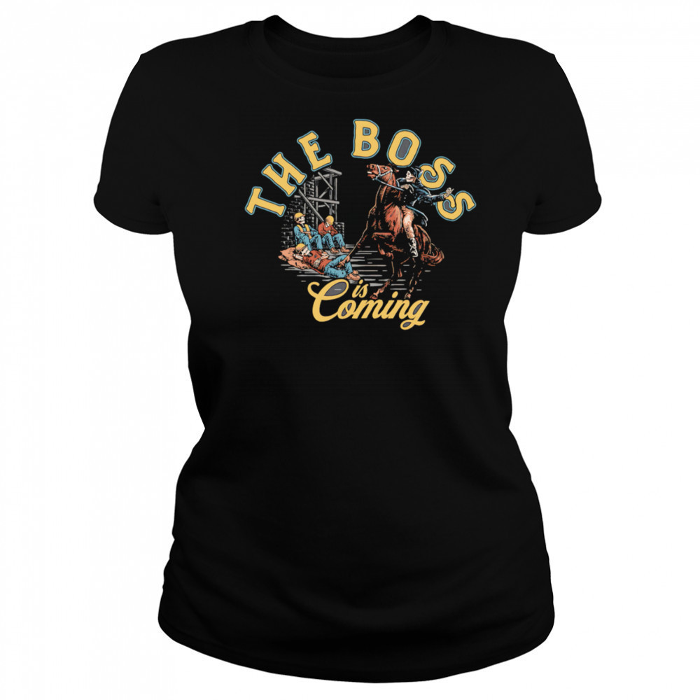 The boss is coming shirt Women's T-shirt