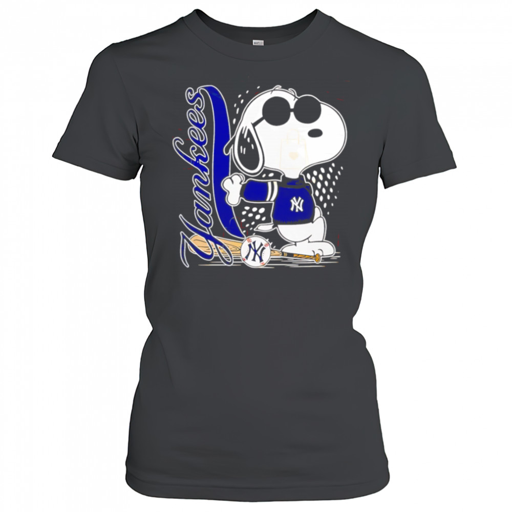 New York Yankees Snoopy pose shirt Women's T-shirt