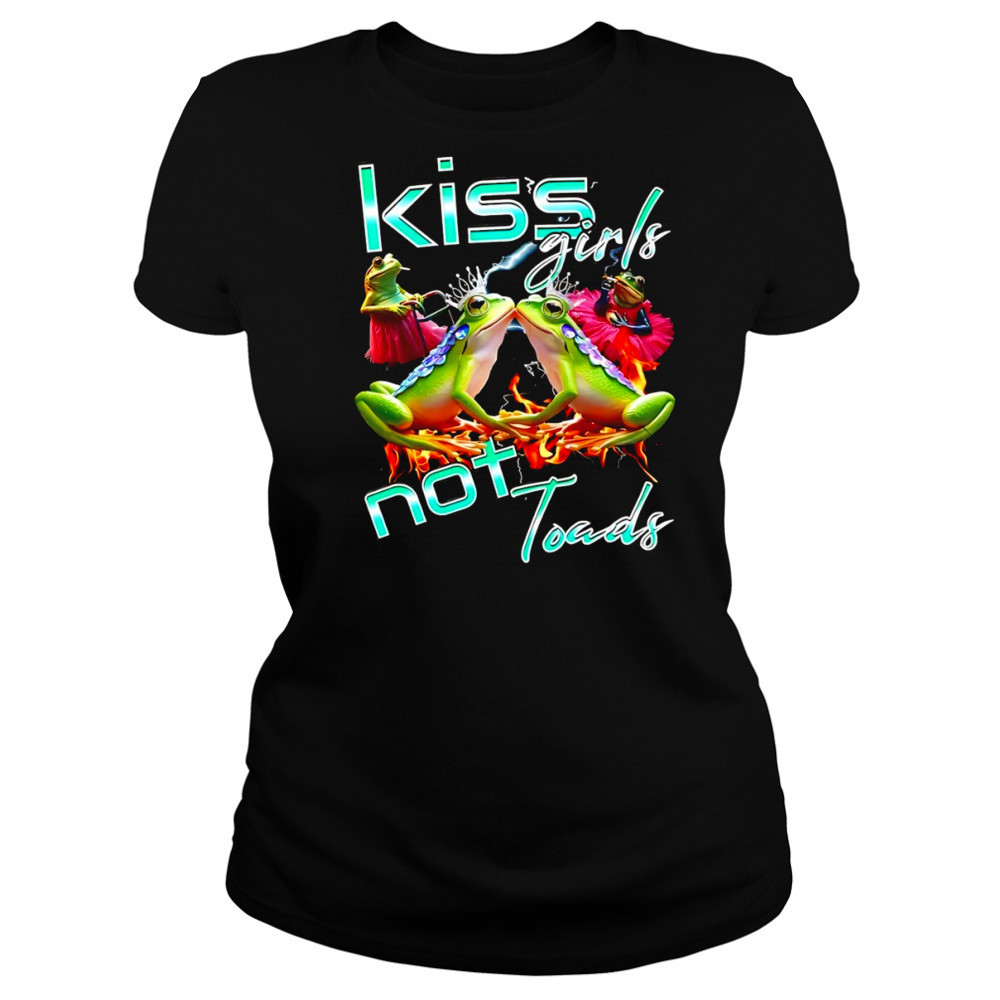 Gay frog kiss girls not toad LGBT shirt Women's T-shirt