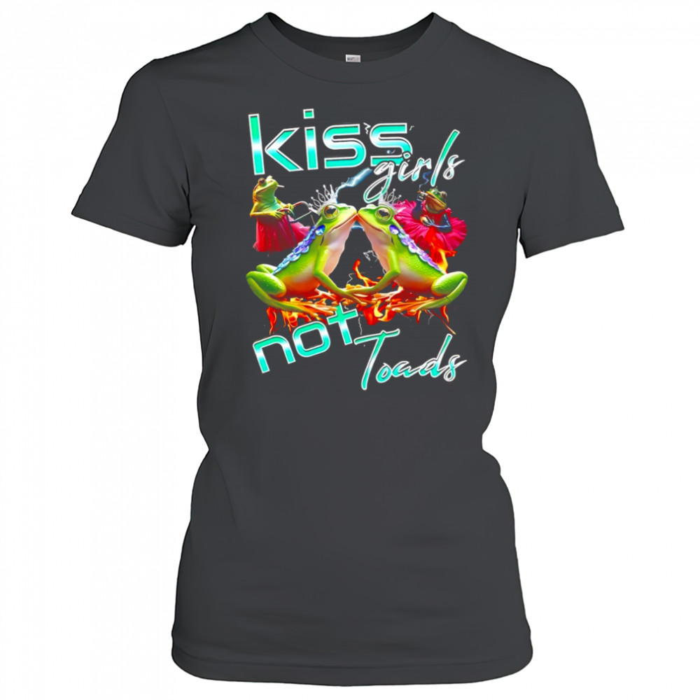 Gay frog kiss girls not toad LGBT shirt Women's T-shirt