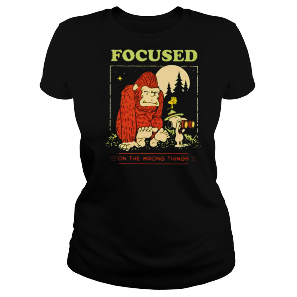 Snoopy and Woodstock and Bigfoot focused on the wrong things shirt Women's T-shirt