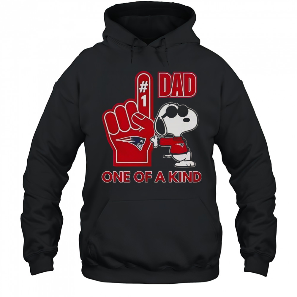 Snoopy New England Patriot #1 DAD One Of A Kind T-Shirt Hoodie