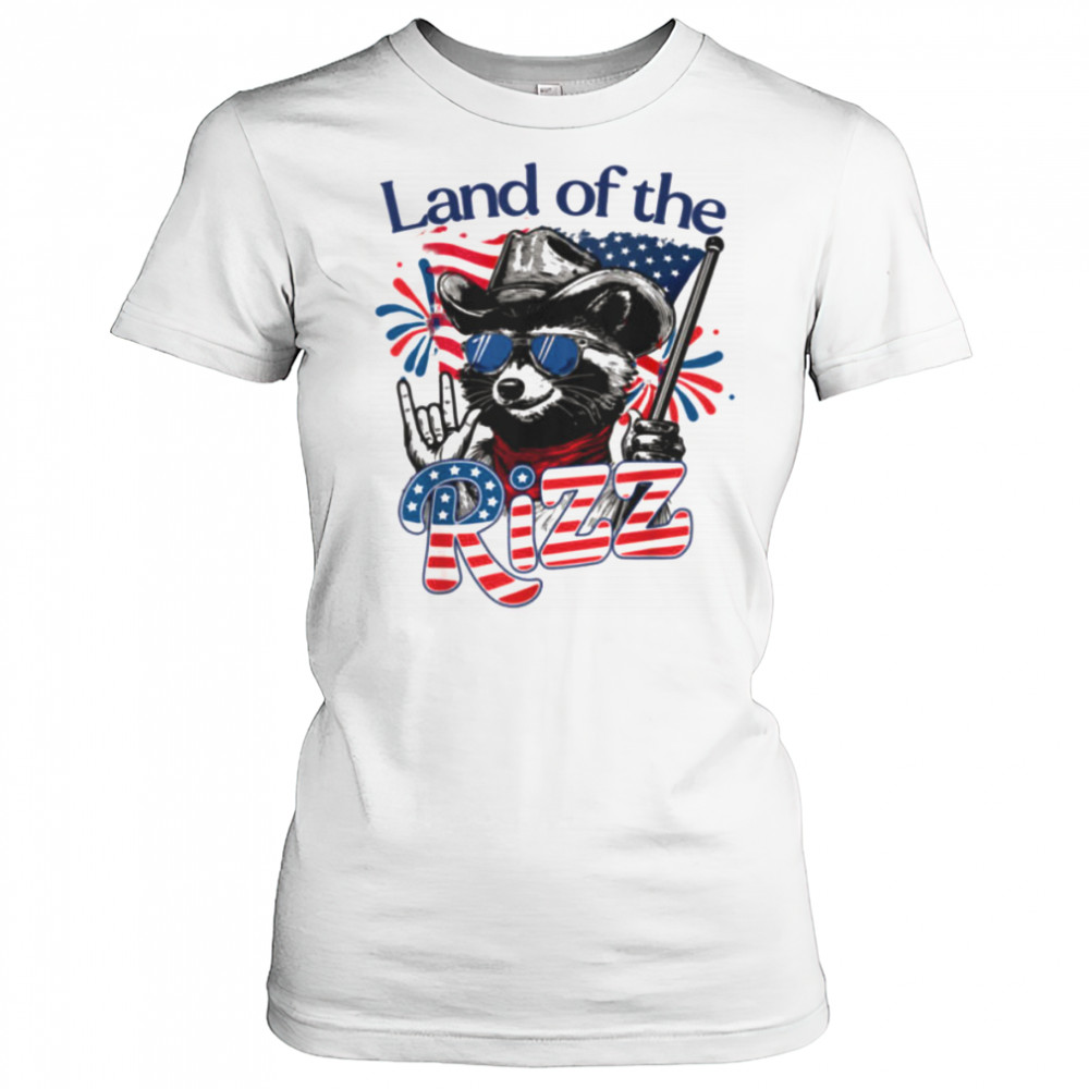 Land Of The Rizz Funny Patriotic Raccoon 4th July US Flag T Shirt Women's T-shirt