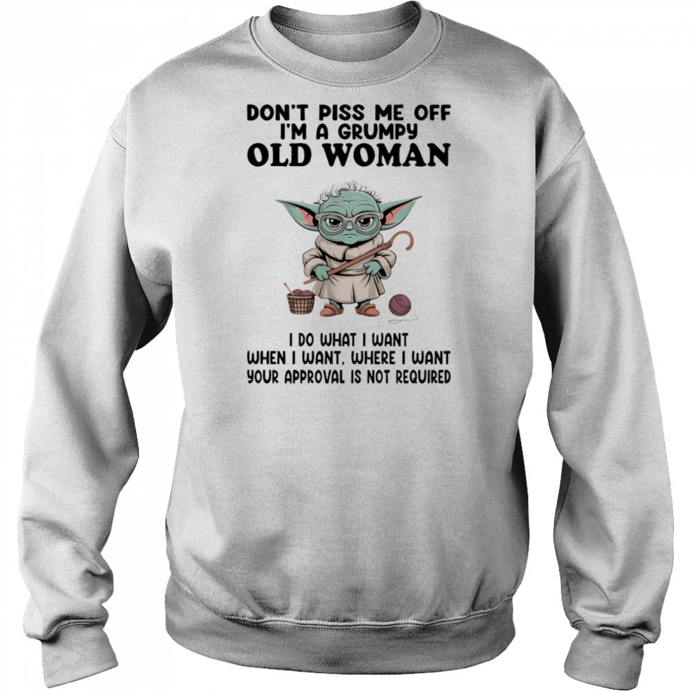Yoda don’t piss me off I’m a grumpy old woman shirt Hoodie