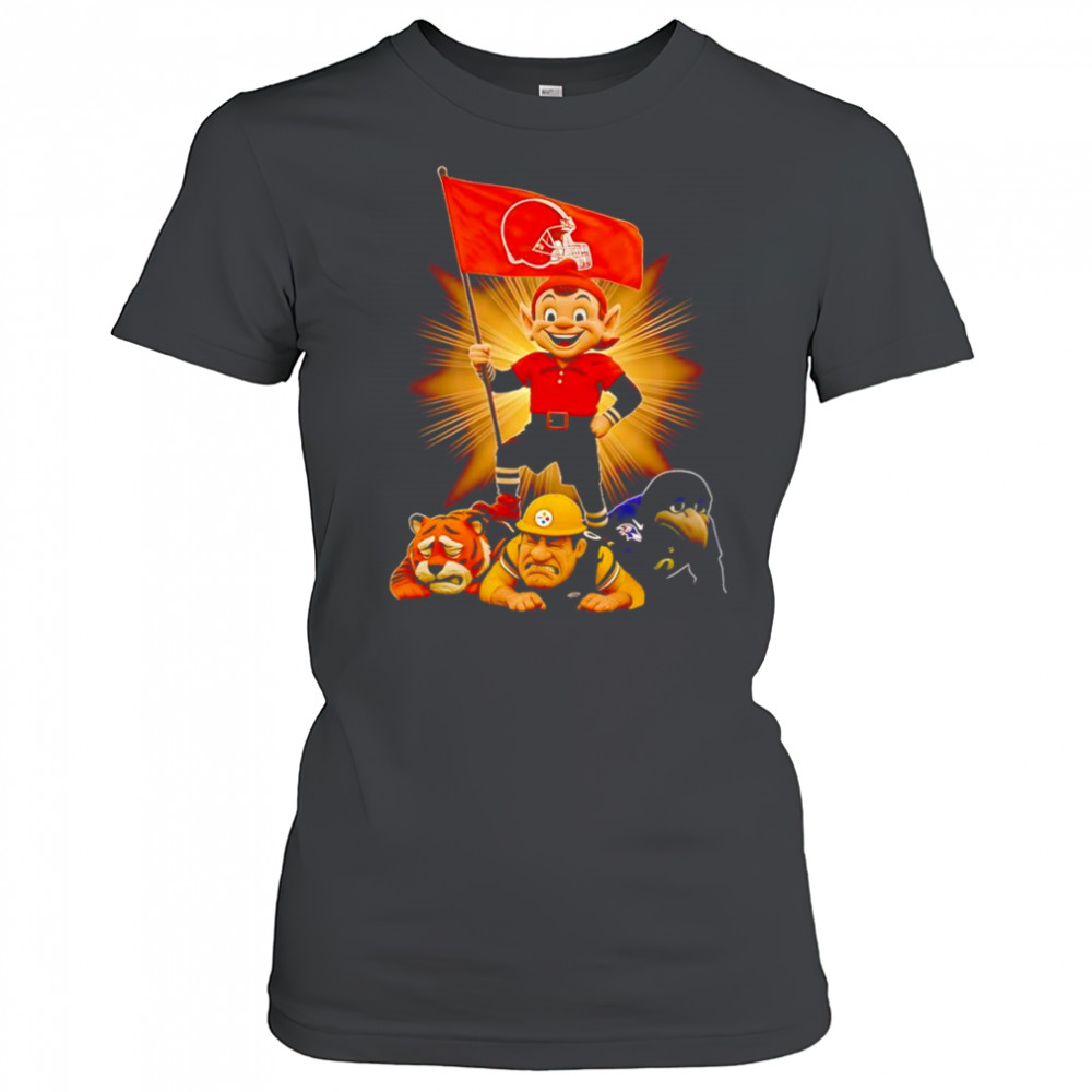 Cleveland Browns mascot standing with flag shirt Women's T-shirt
