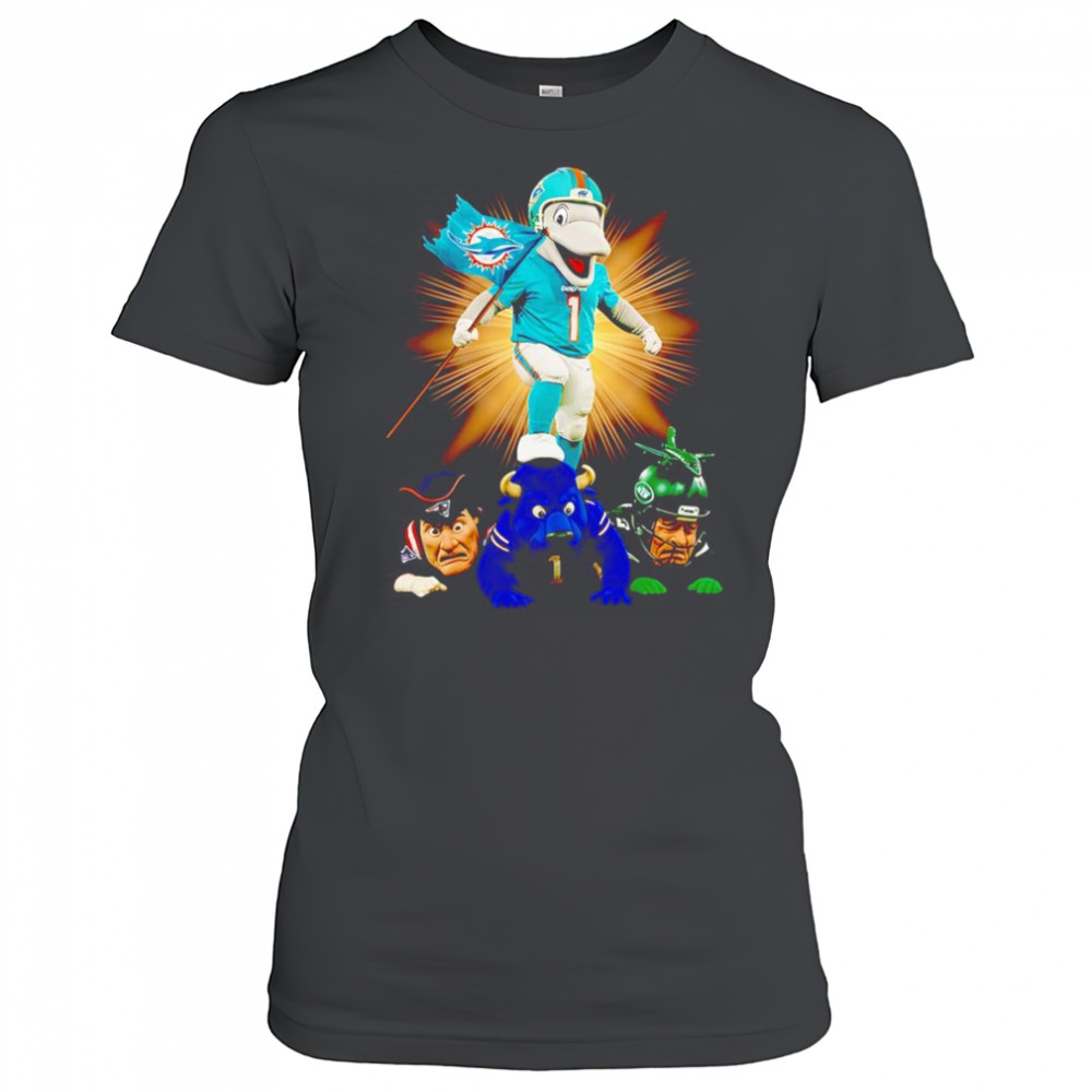 Miami Dolphins mascot standing with flag shirt Women's T-shirt
