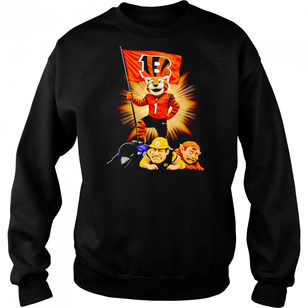 Cincinnati Bengals mascot standing with flag shirt Hoodie