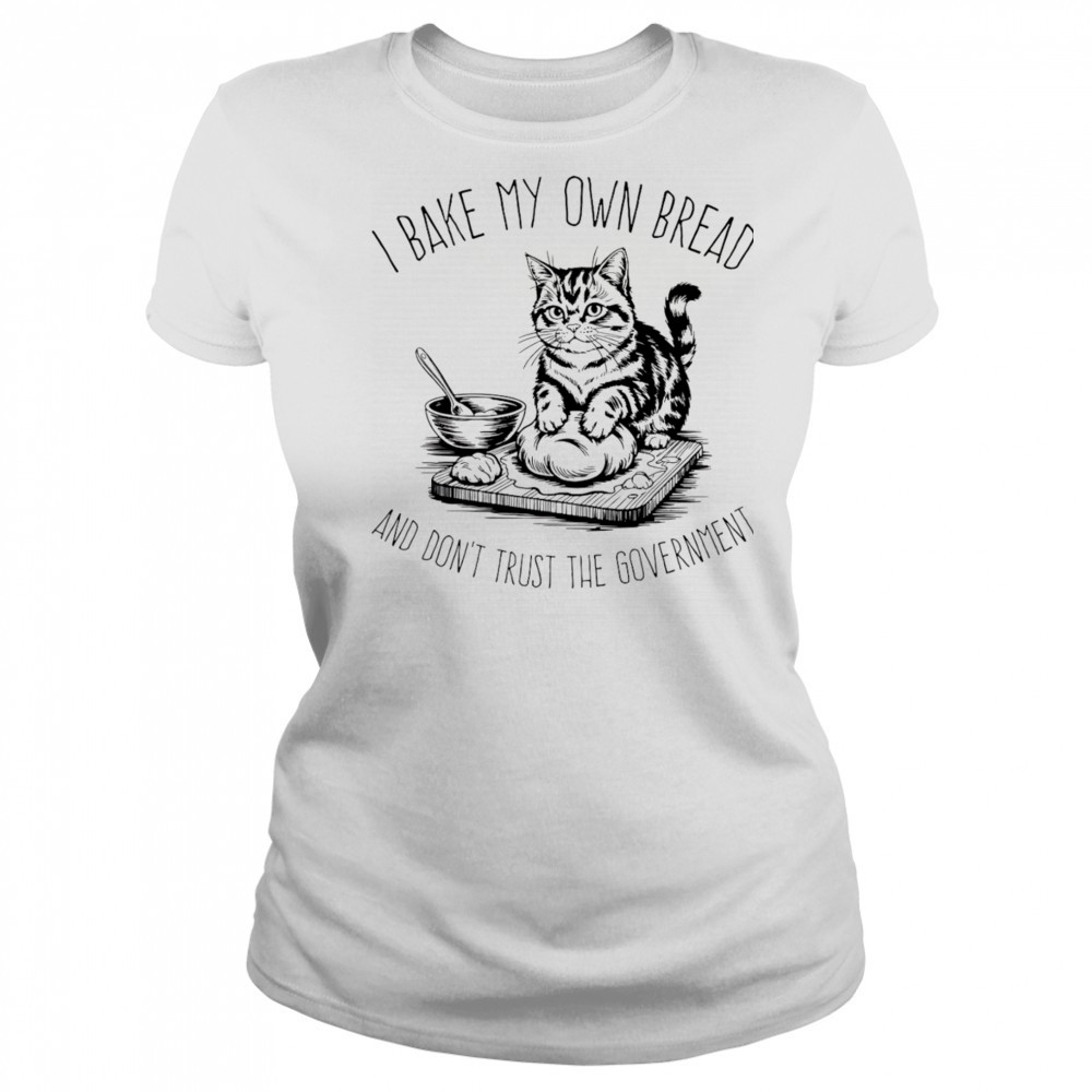 Cat I bake my own bread and don’t trust the government shirt Women's T-shirt