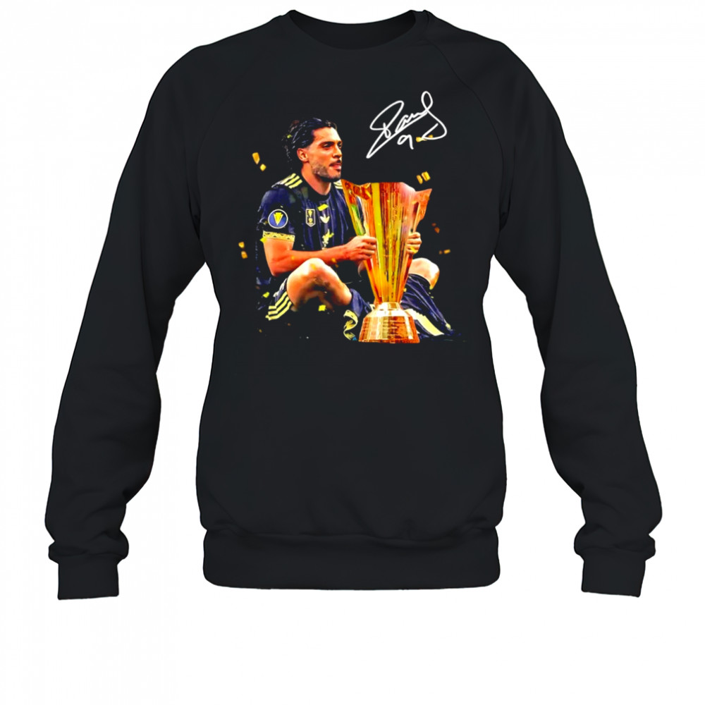 Raúl Jiménez holding Trophy Concacaf Gold Cup Mexico 2025 Champions signature shirt Sweatshirt