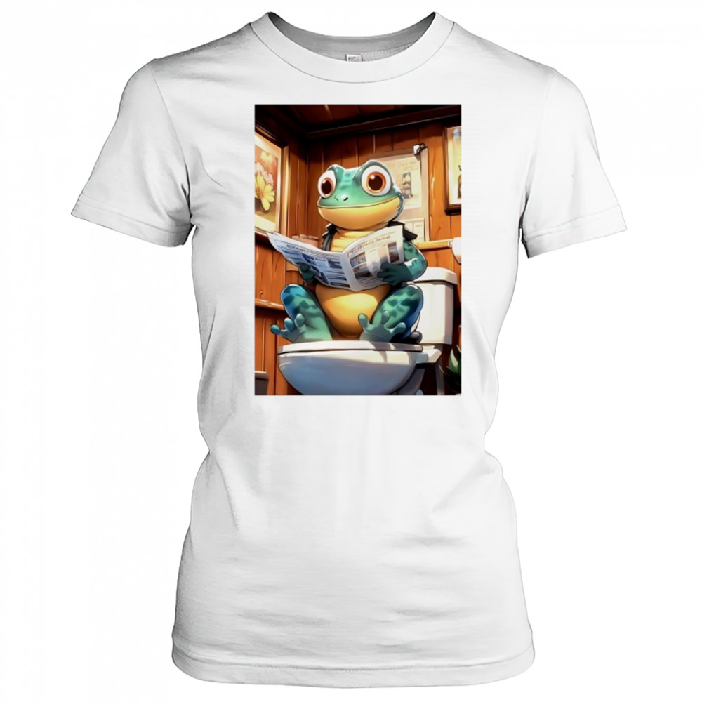 Green Gecko reads Morning Newspaper Rustic Wood Bathroom shirt Women's T-shirt