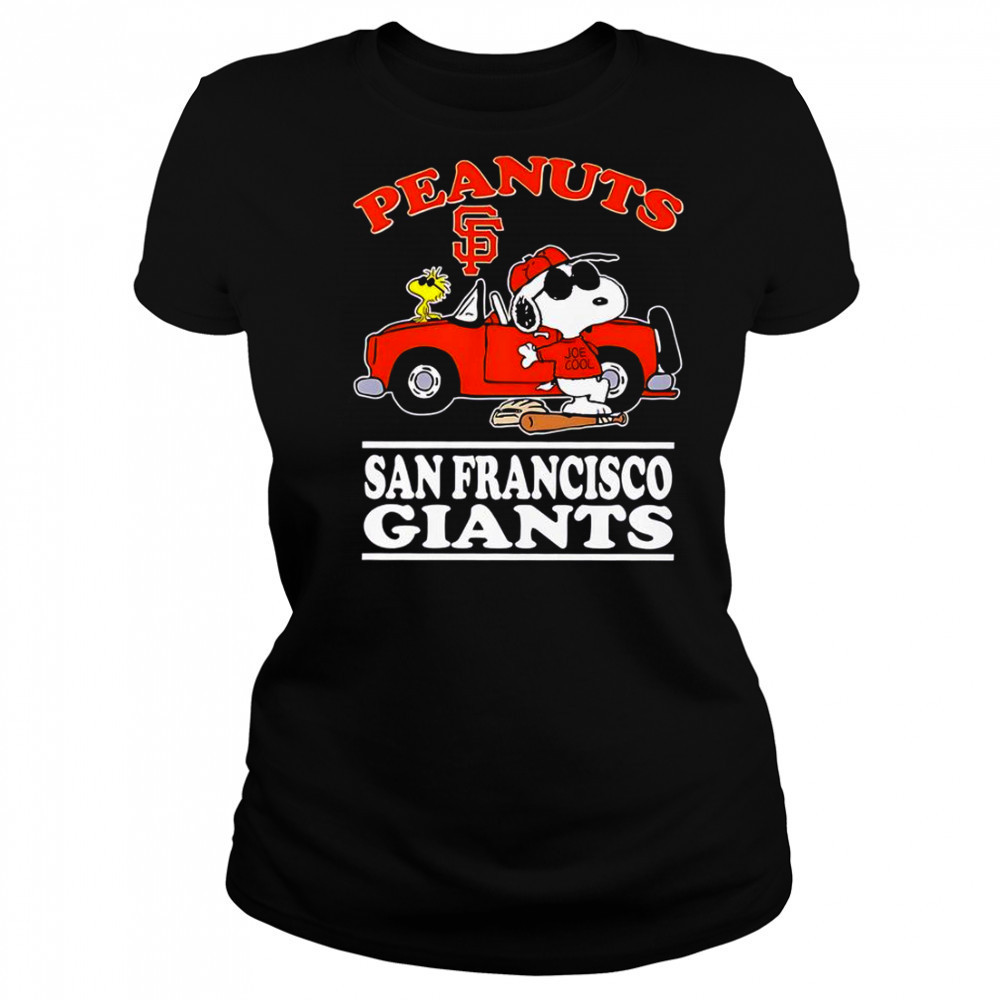 San Francisco Giants And Peanuts Posing Next To The Car T-Shirt Women's T-shirt