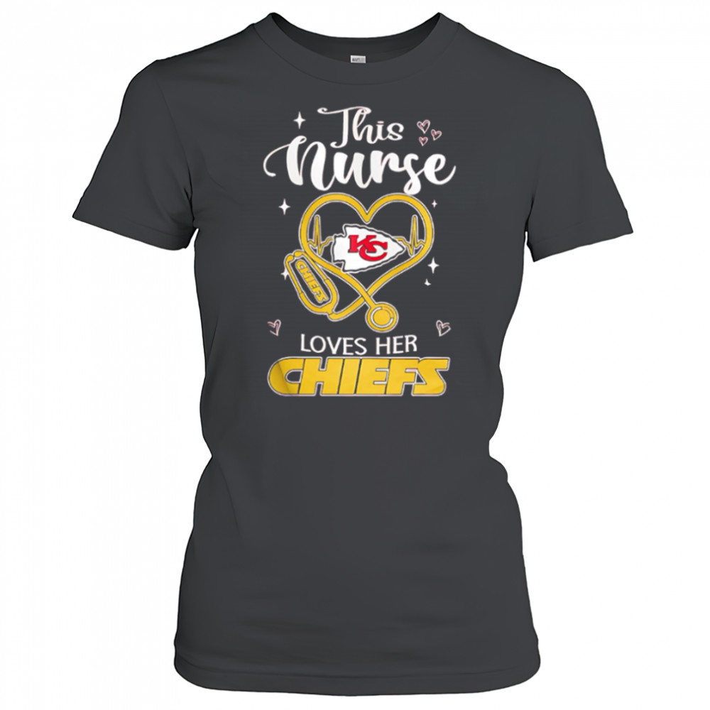 This nurse love her Kansas City Chiefs shirt Women's T-shirt