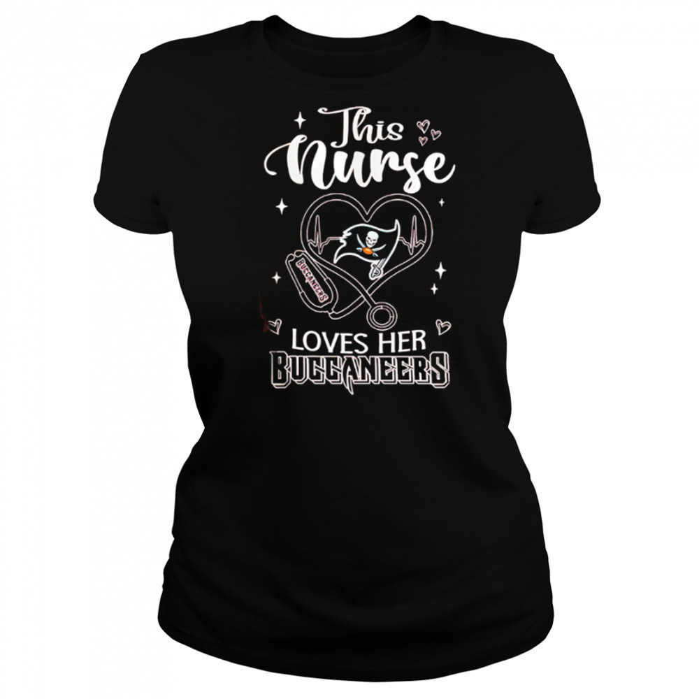 This nurse love her Tampa Bay Buccaneers shirt Women's T-shirt