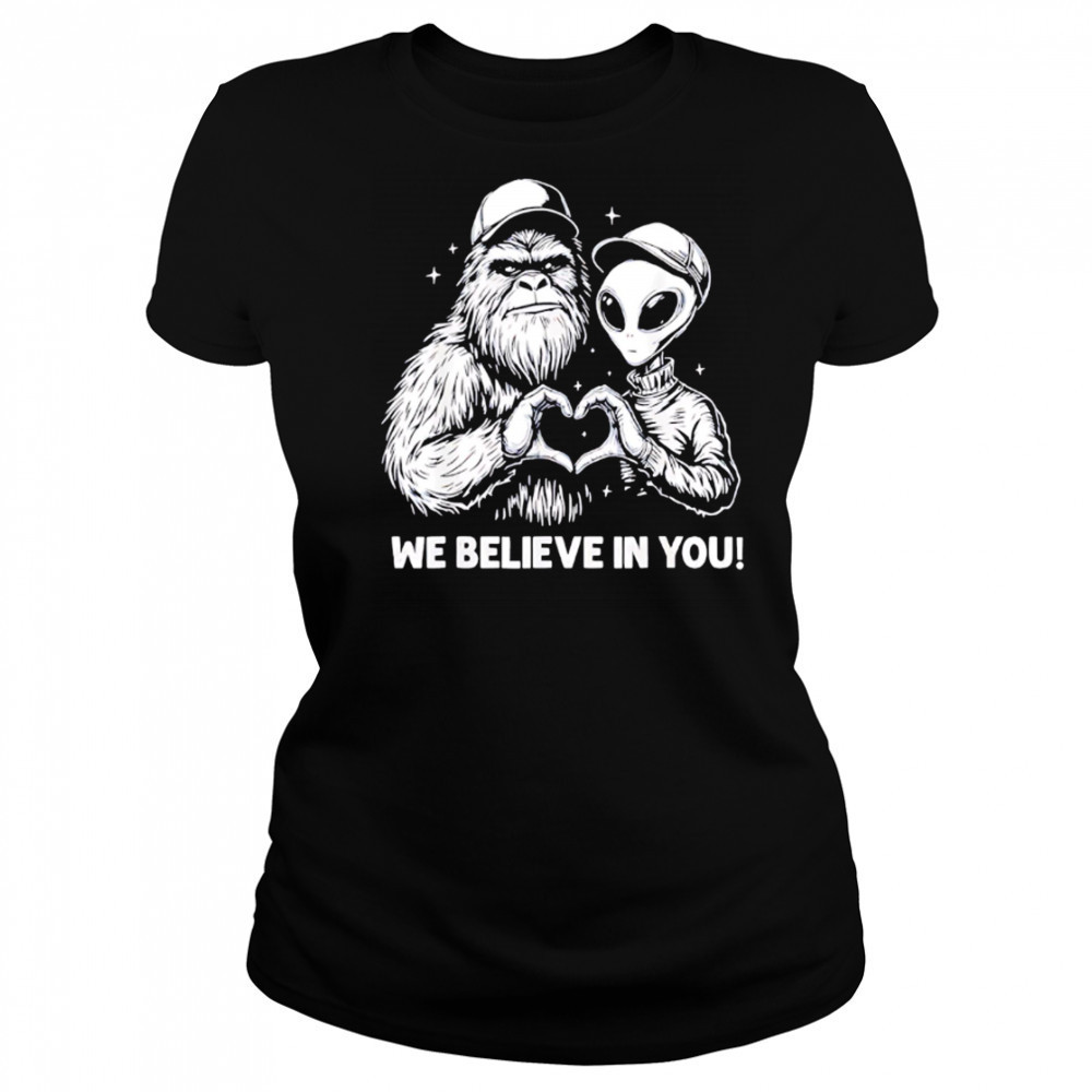 We Believe in You Bigfoot and Alien heart shirt Women's T-shirt
