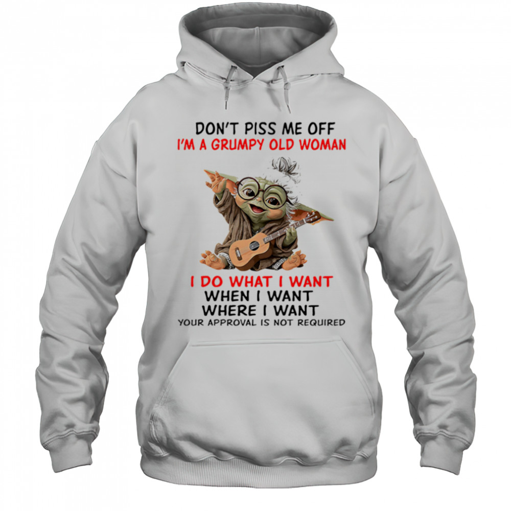 Baby Yoda don’t piss me off I’m a grumpy old woman shirt Hoodie