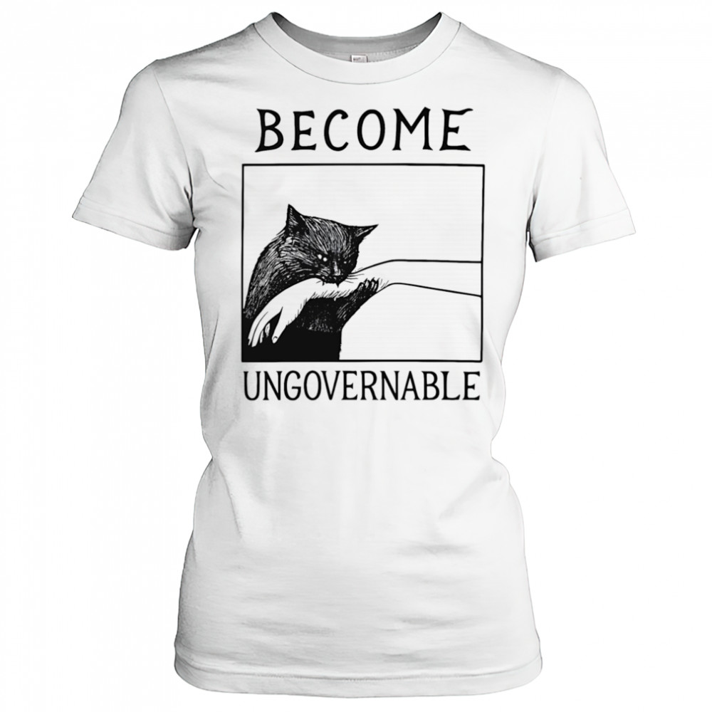 Become Ungovernable black cat biting hand shirt Women's T-shirt