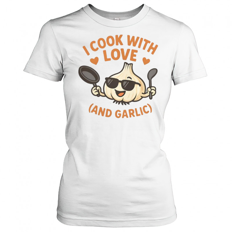 Kitchen Humor I Cook With Love And Garlic T-Shirt Women's T-shirt